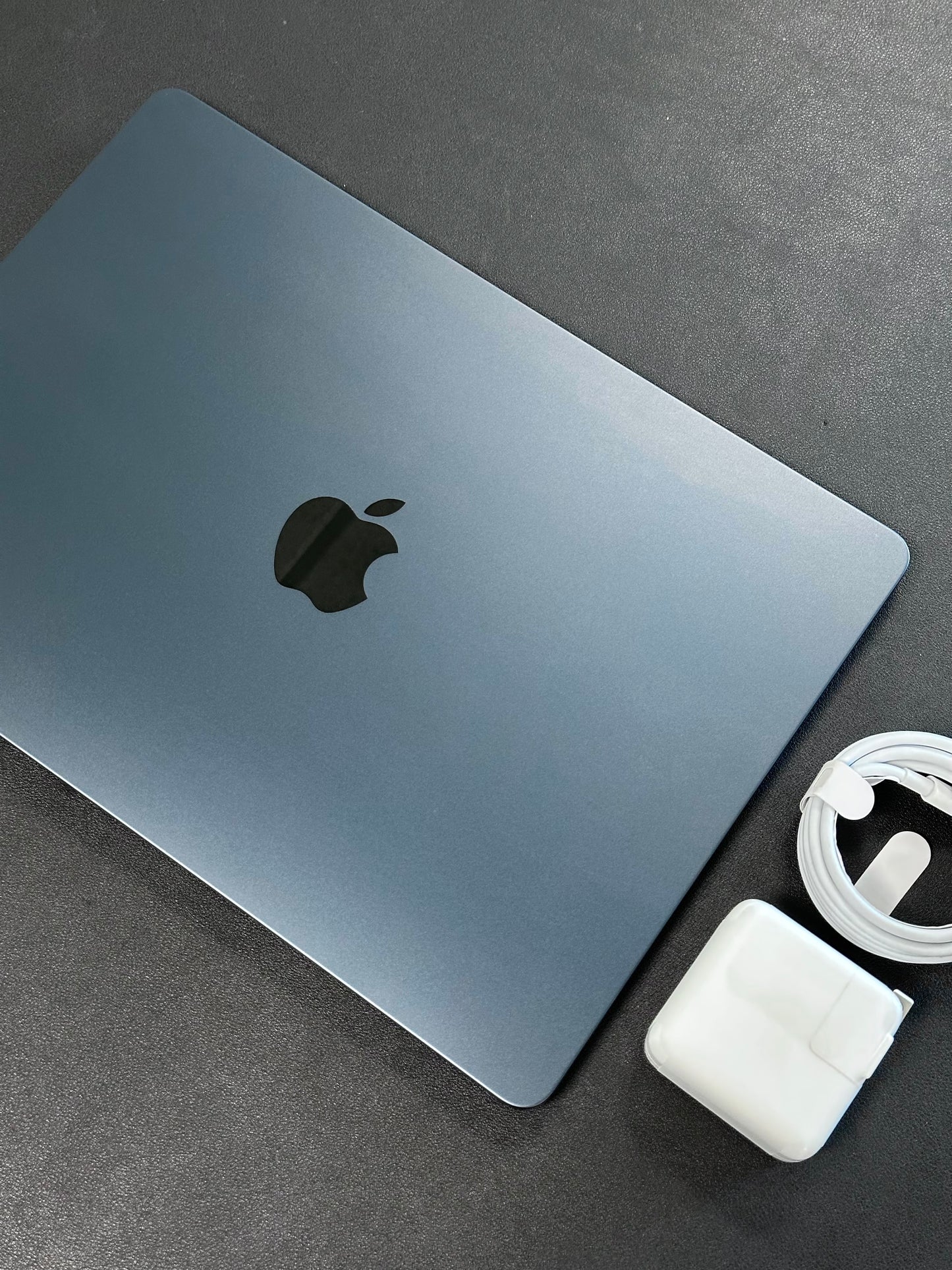 MacBook Air 13.6" 2024 / M3 / 8RAM / 250SSD