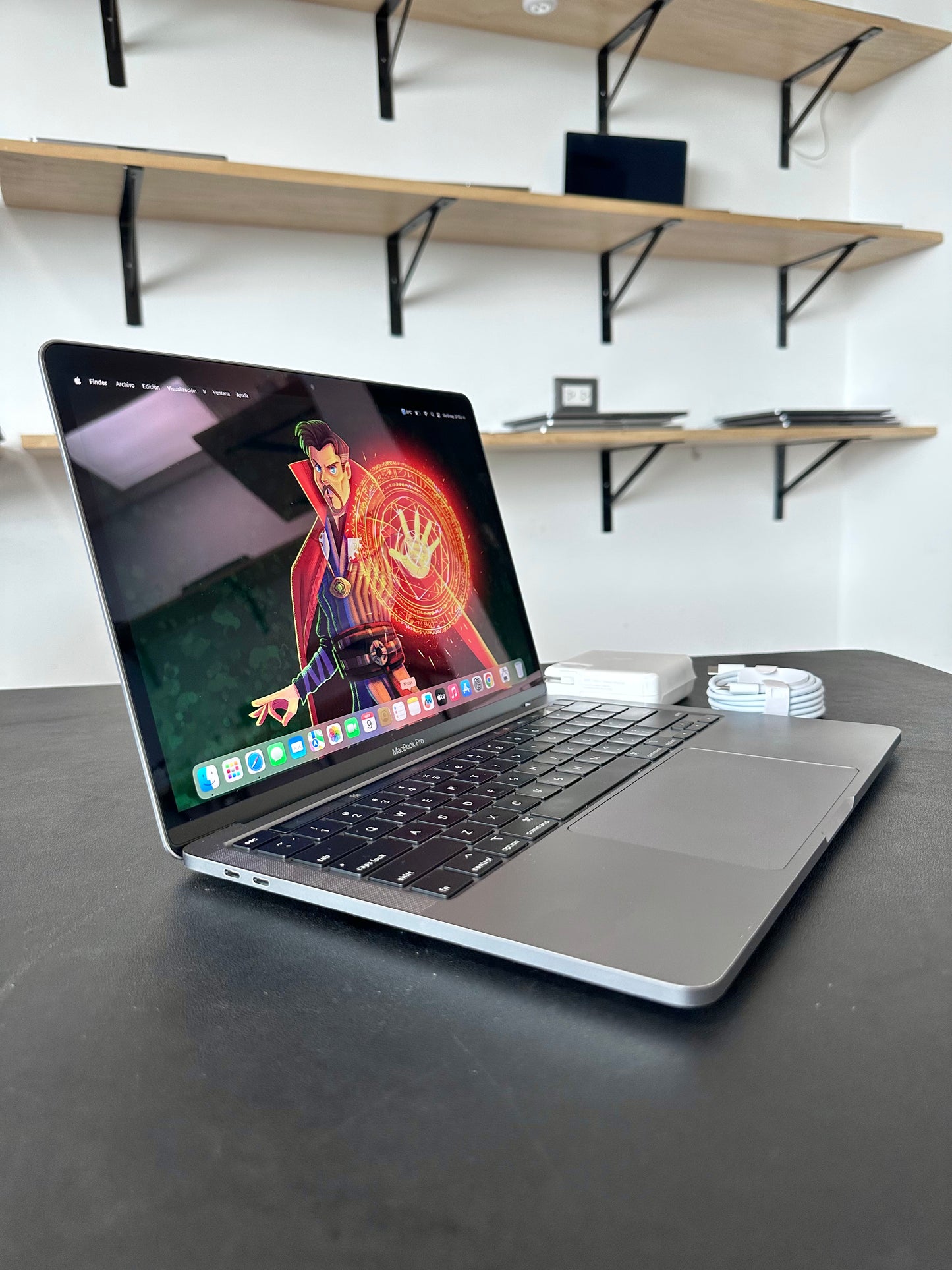 MacBook Pro 13" 2022 / M2 / 8RAM / 250SSD