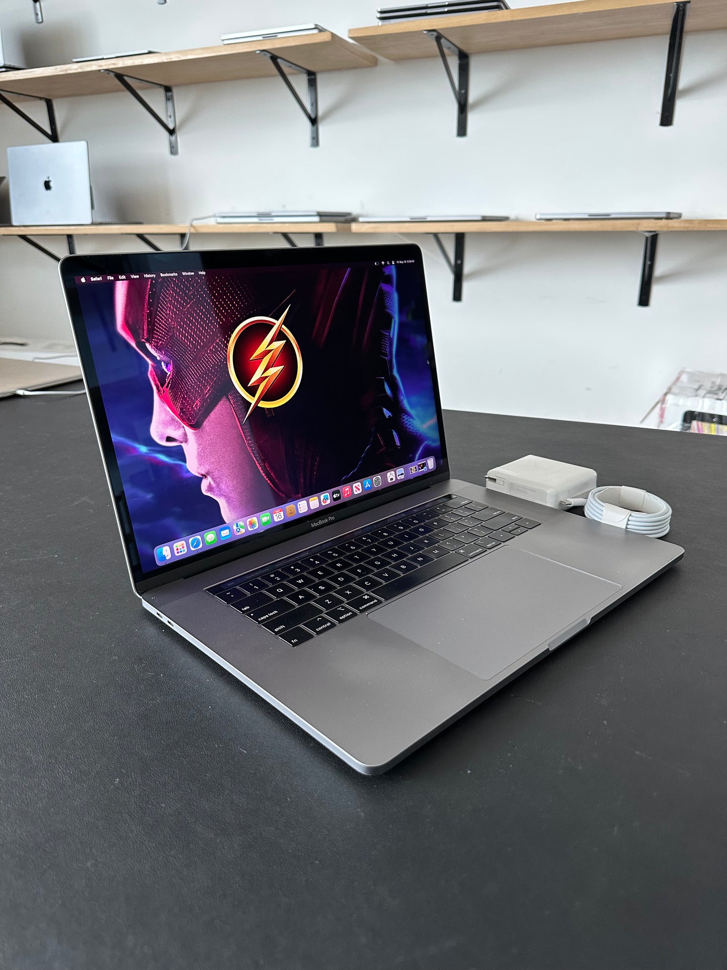 MacBook Pro 15" 2018 / Core i7 / 16GB RAM / 250SSD