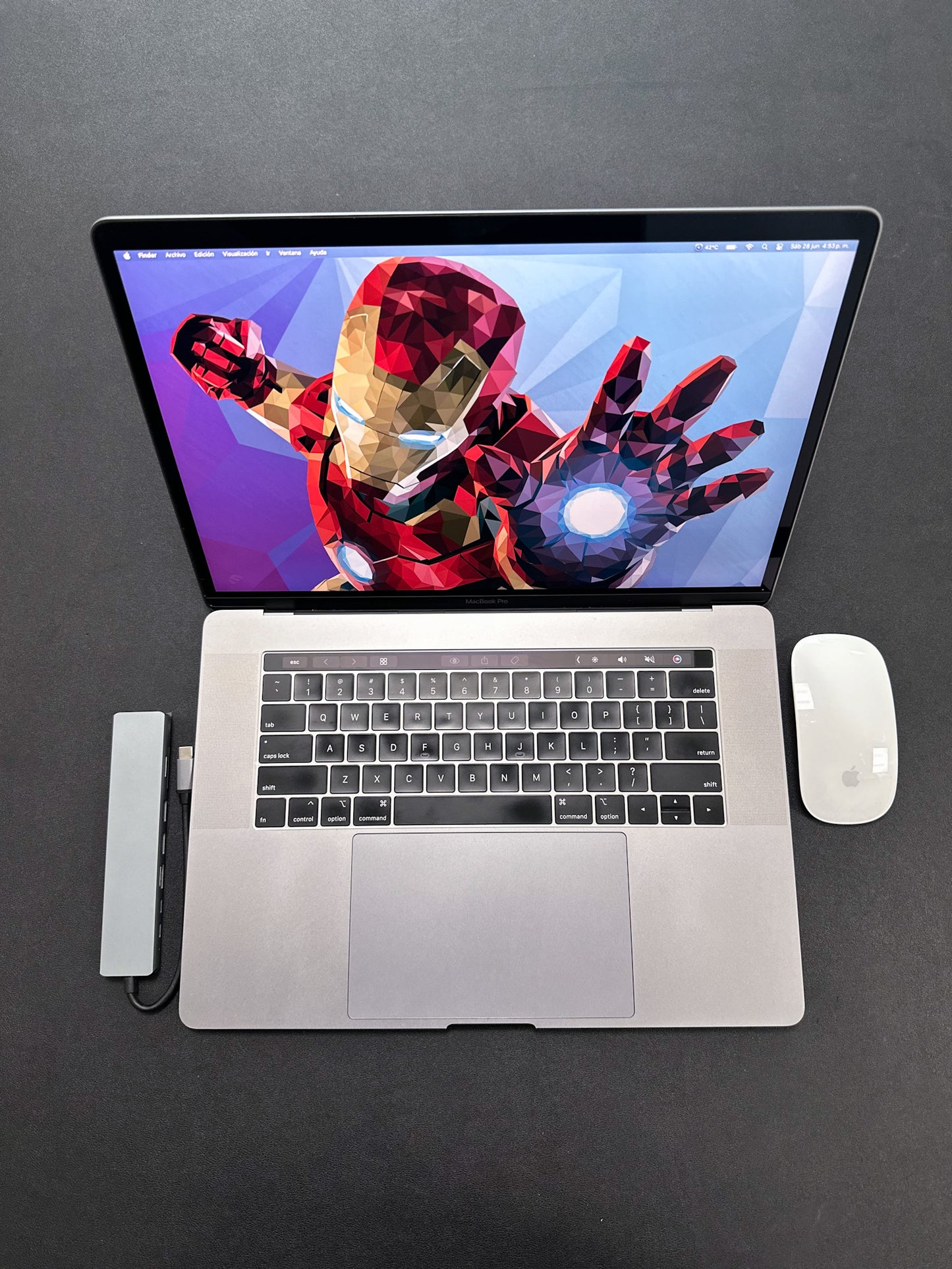 MacBook Pro 15" 2018 / Core i7 / 16GB RAM / 250SSD
