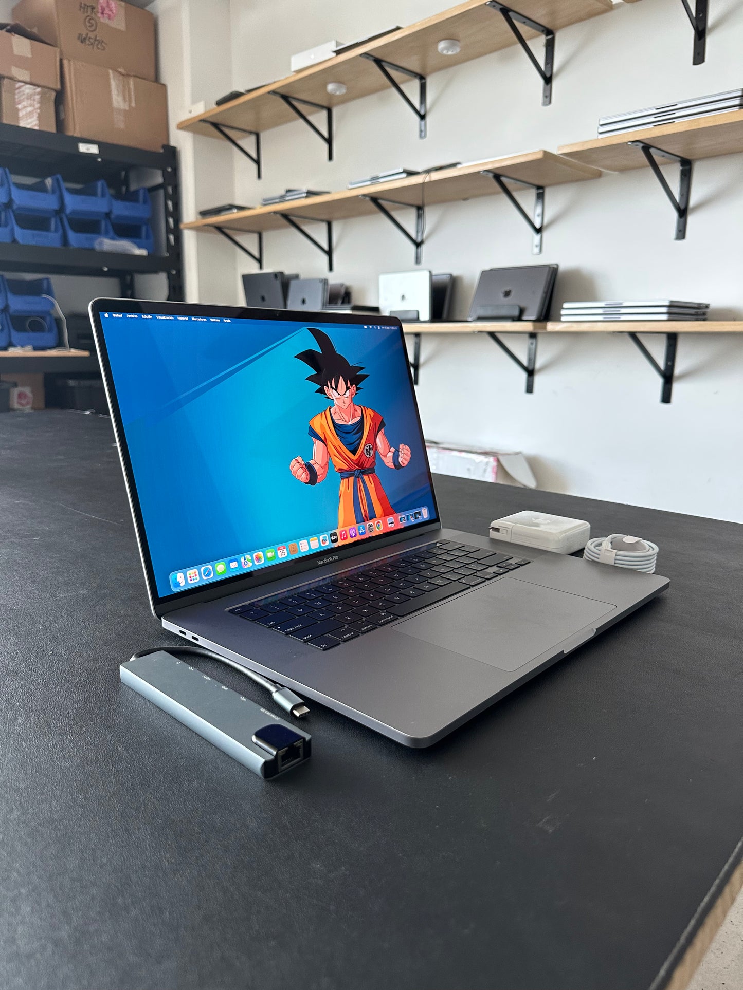 Macbook pro 16" 2019 / Core i7 / 16RAM / 500SSD