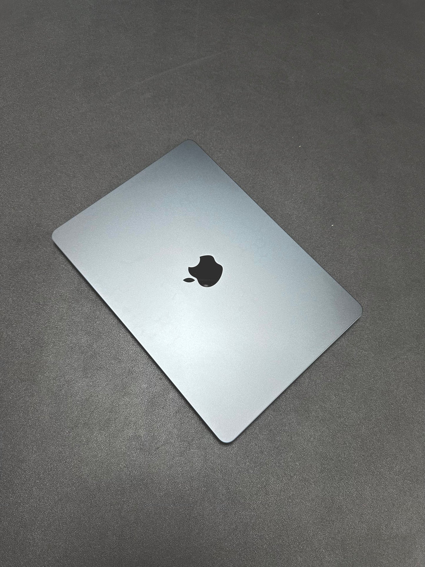 MacBook AIR 13” 2024 / M3 / 8 RAM / 250 SSD