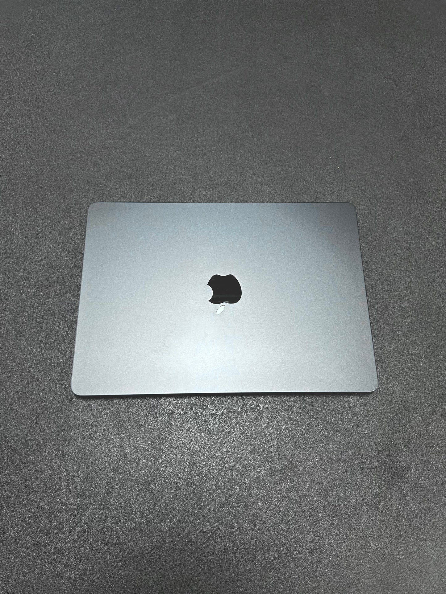 MacBook AIR 13” 2024 / M3 / 8 RAM / 250 SSD