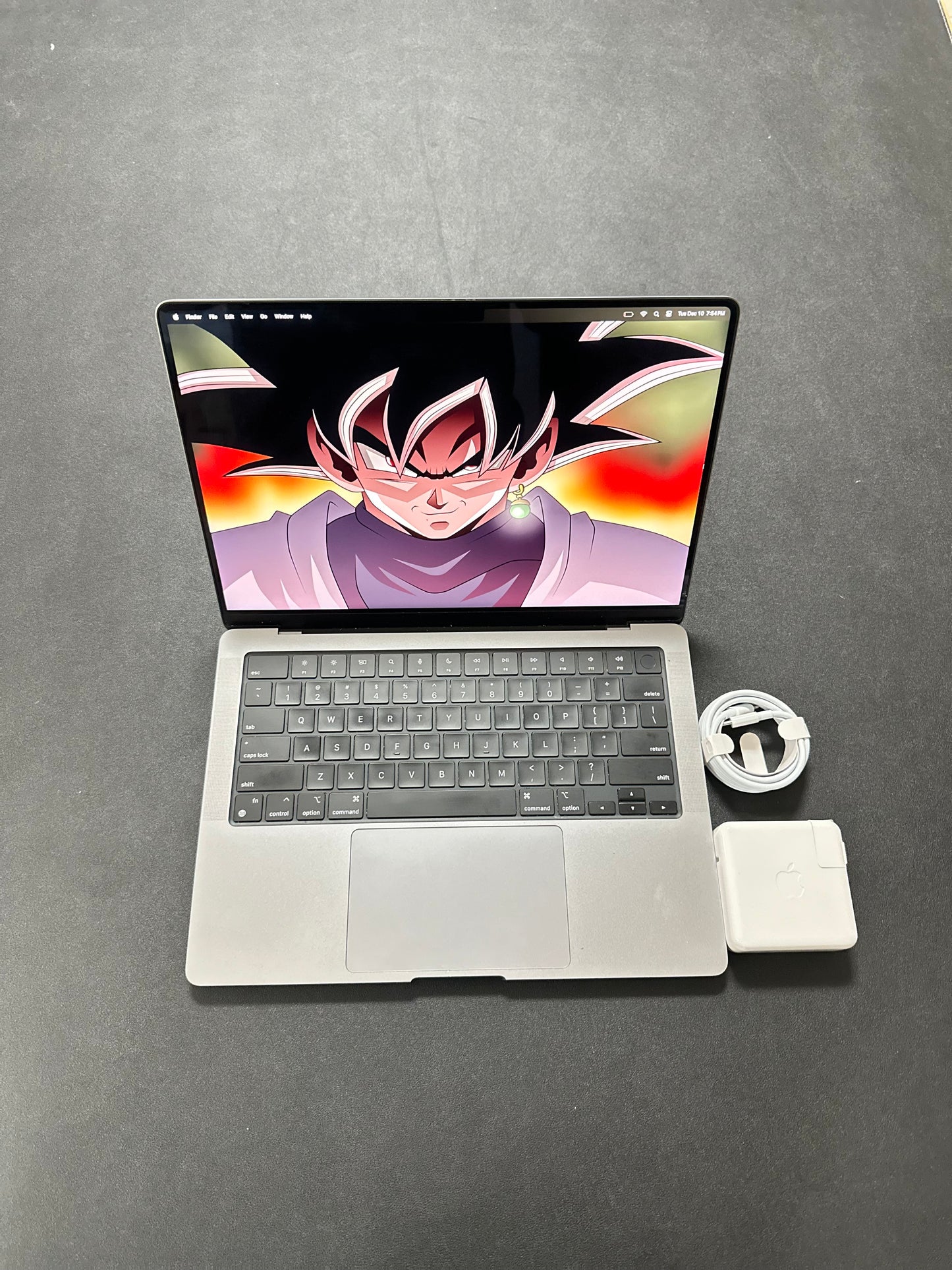 MacBook Pro 14" 2023 / M3 / 8 RAM / 500SSD
