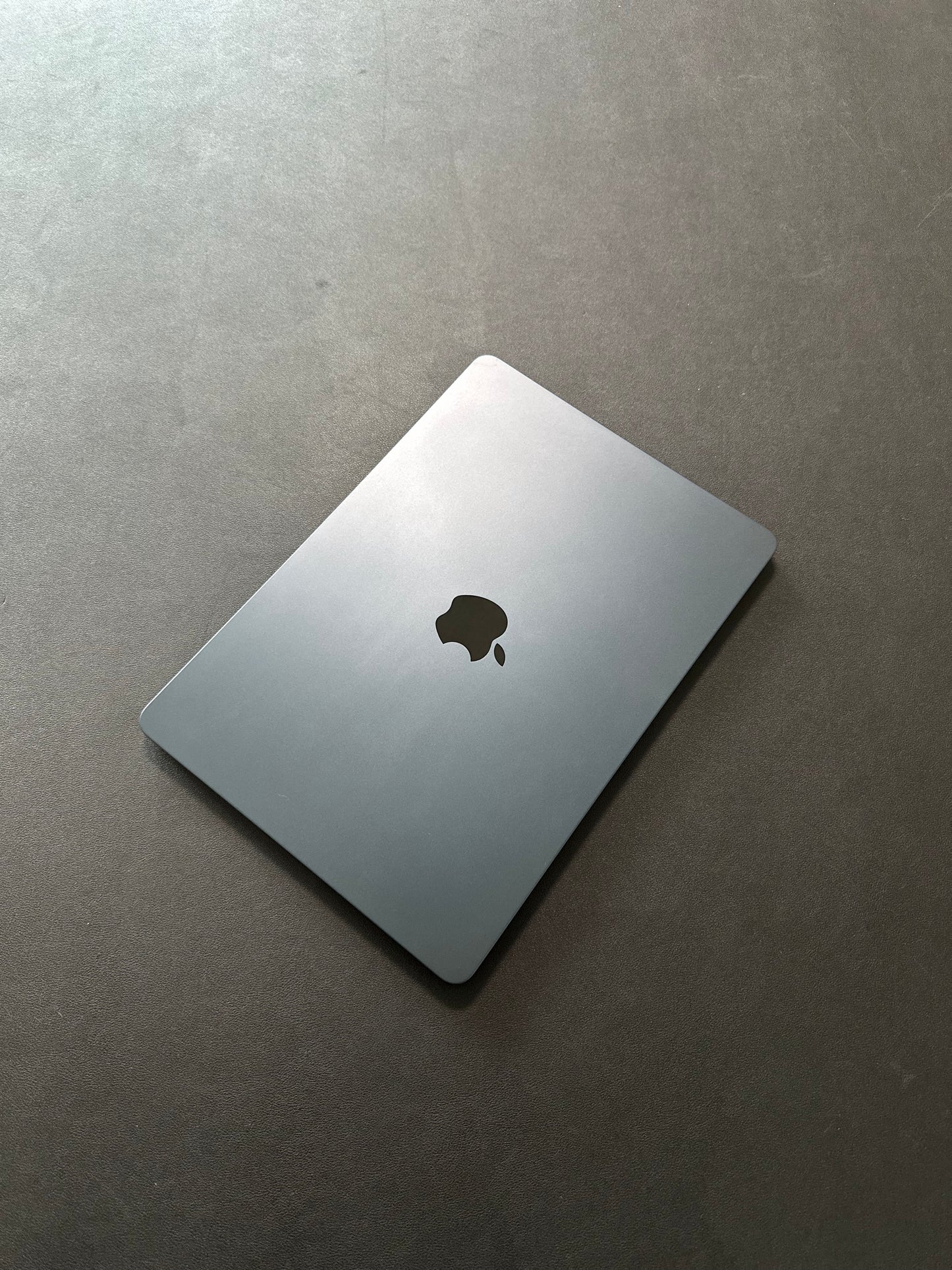 Macbook AIR 13.6" 2022 / M2 / 16RAM / 250 SSD