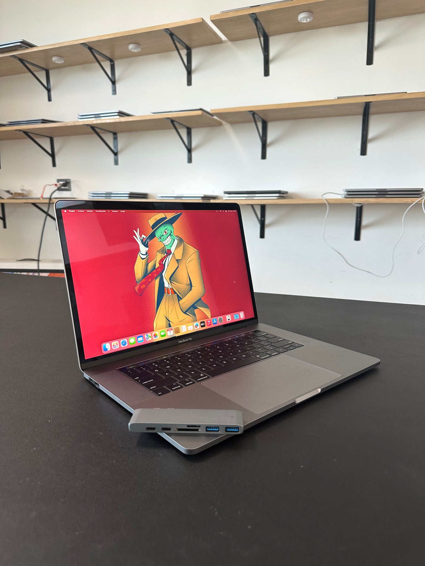 MacBook Pro 15" 2019 / Core i7 / 16GB RAM / 250SSD