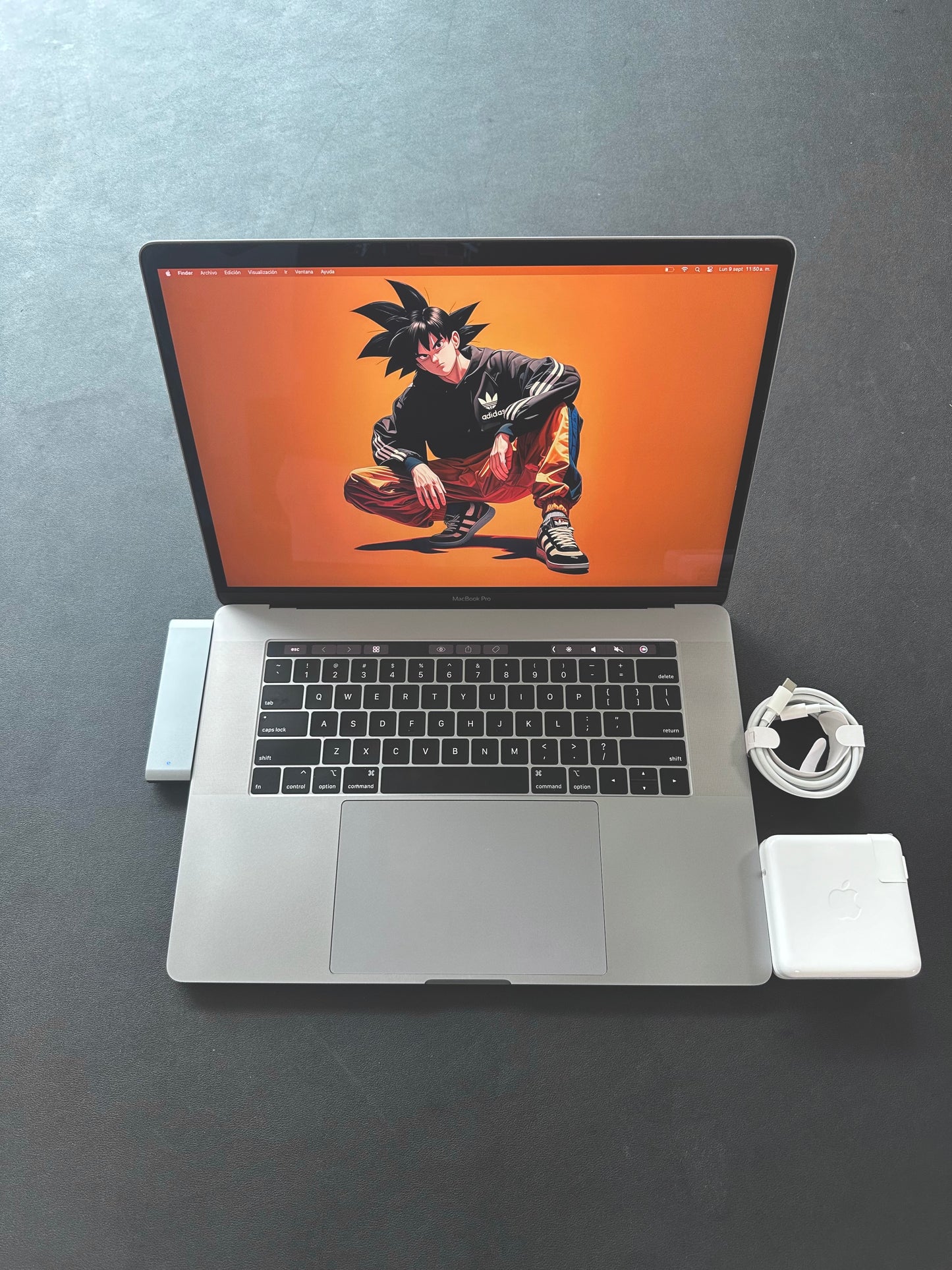Macbook pro 15" 2019 / Core i7 / 32RAM / 250SSD