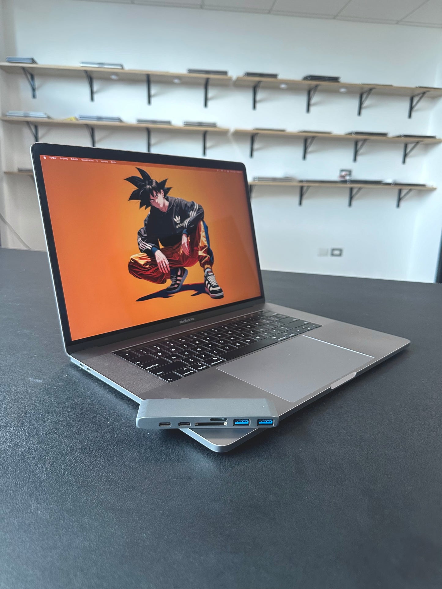 Macbook pro 15" 2019 / Core i7 / 32RAM / 250SSD