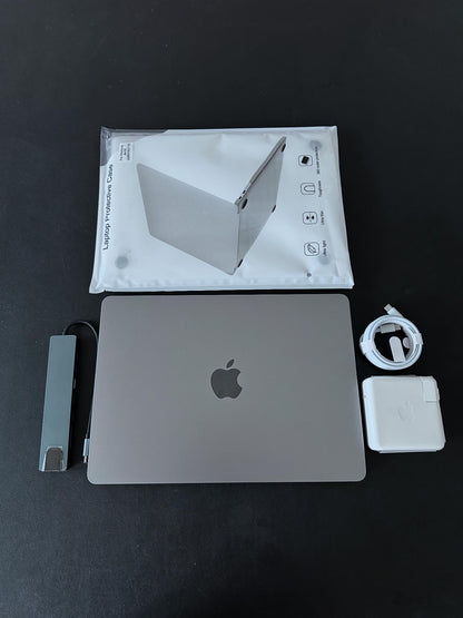 MacBook Air 13" 2022 / M2 / 8 RAM / 500 SSD