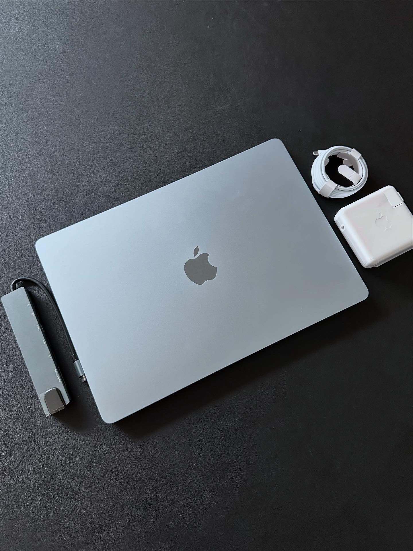 MacBook Air 15” 2025 / M4 / 16RAM / 250 SSD