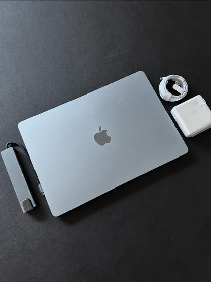 MacBook Air 15” 2025 / M4 / 16RAM / 250 SSD