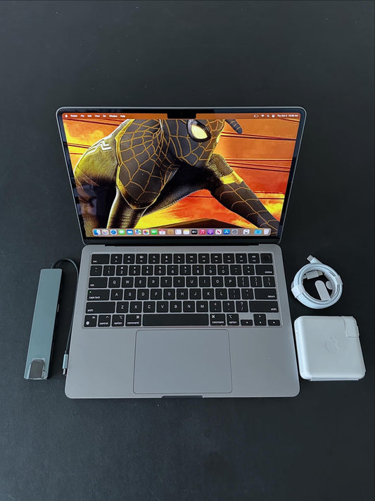 MacBook Air 13" 2022 / M2 / 8 RAM / 500 SSD