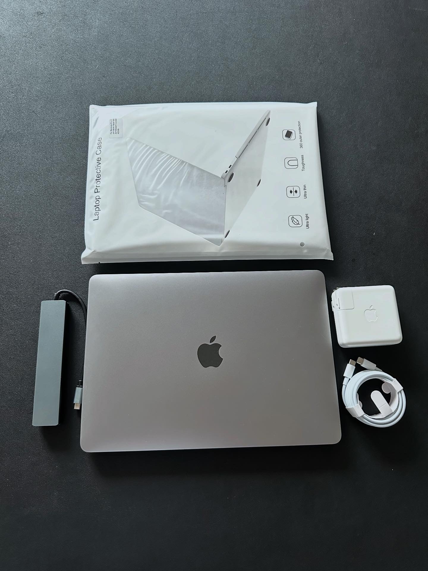 Macbook Air 13” 2020 / M1 / 8 RAM / 250 SSD