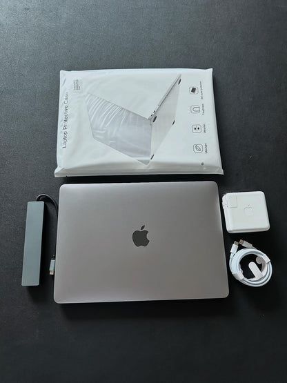 Macbook Air 13” 2020 / M1 / 8 RAM / 250 SSD