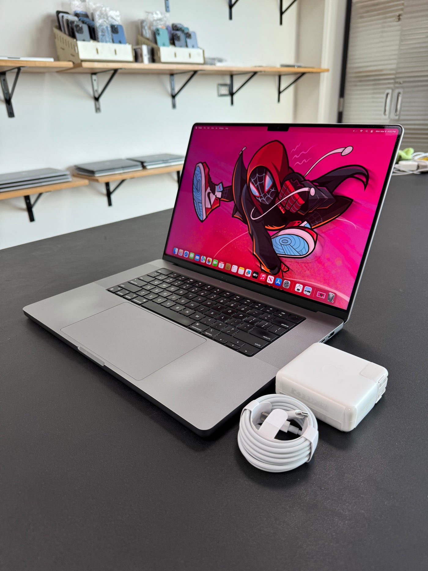 Macbook Pro 16" 2021 / M1 PRO / 32RAM / 500SSD
