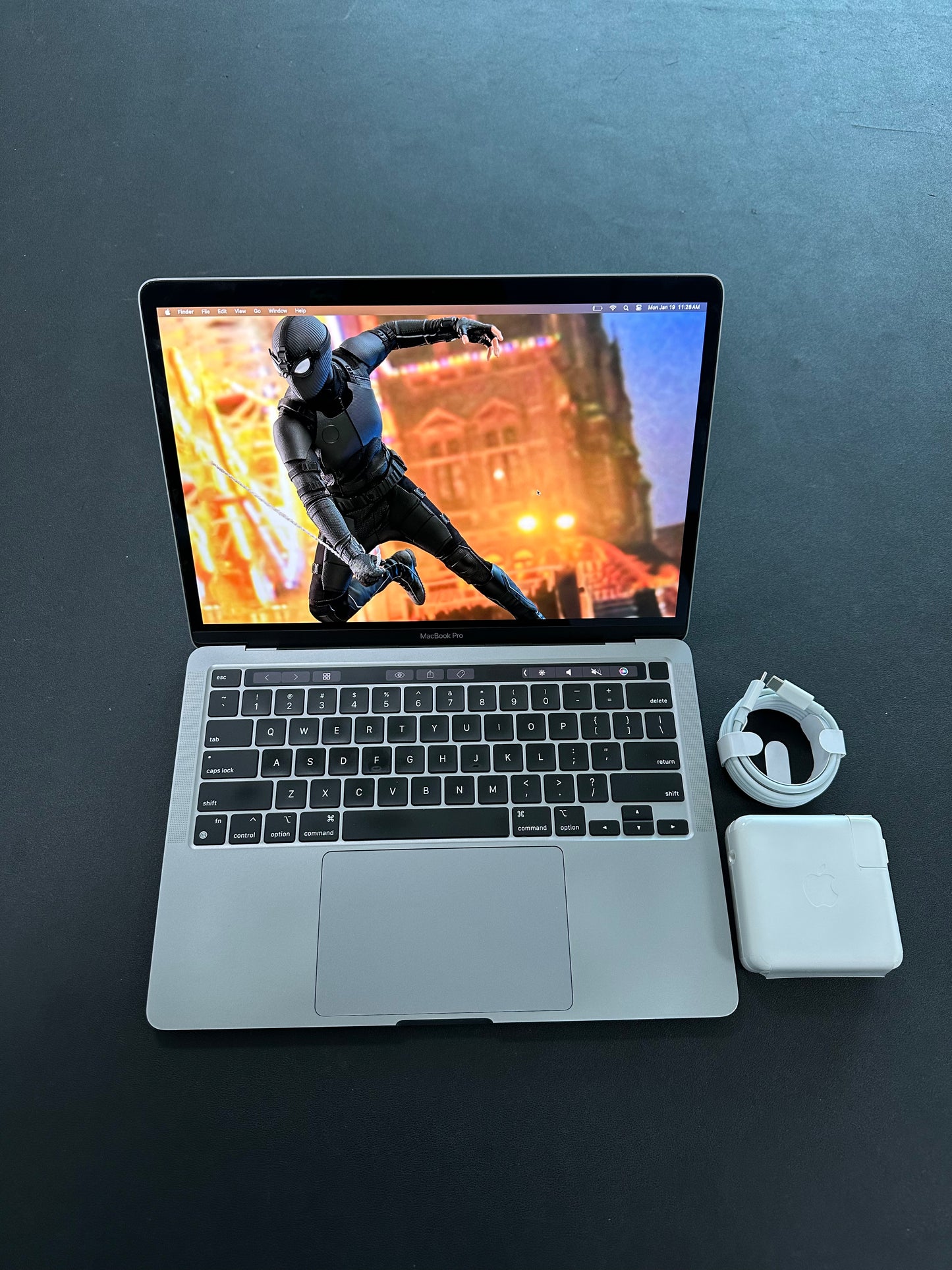 MacBook Pro 13" 2022 / M2 / 8 RAM / 250 SSD