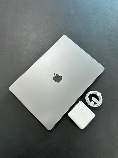 Macbook Pro 16" 2021 / M1 Pro / 16 RAM / 500 SSD