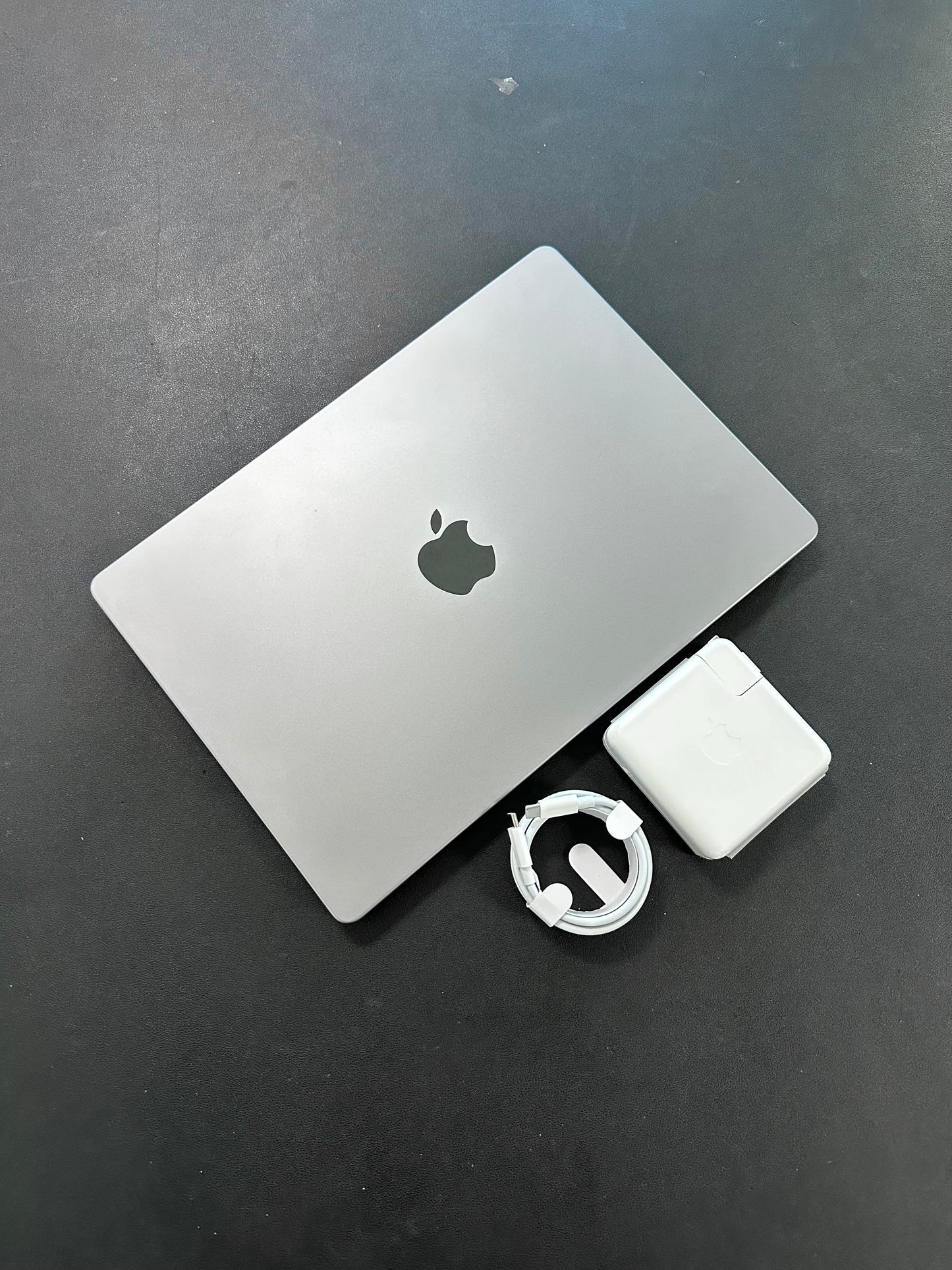 Macbook pro 14" 2021 / M1 Pro / 16 RAM / 500 SSD