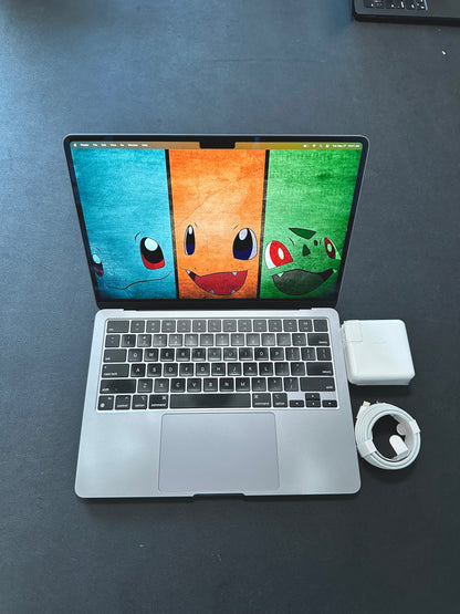 MacBook Air 13.6" 2022 / M2 / 16 RAM / 500 SSD