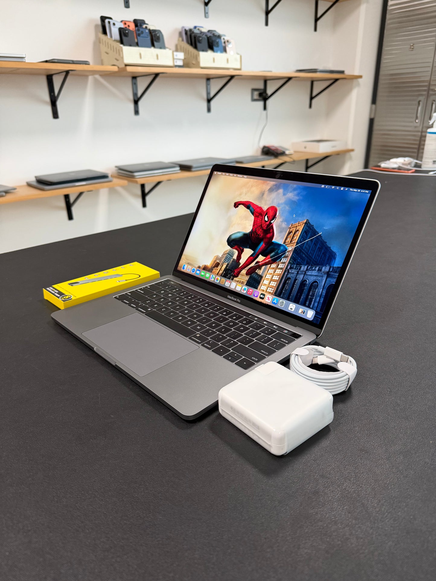 MacBook Pro 13" 2018 / Core i7 / 16RAM / 256SSD