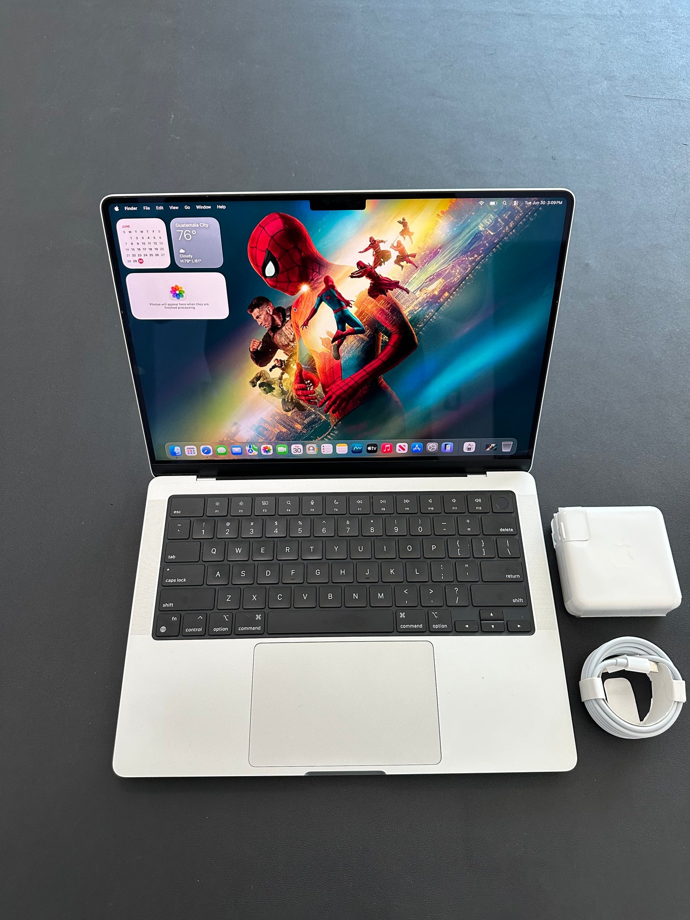 Macbook pro 14" 2023 / M3 / 8 RAM / 500 SSD
