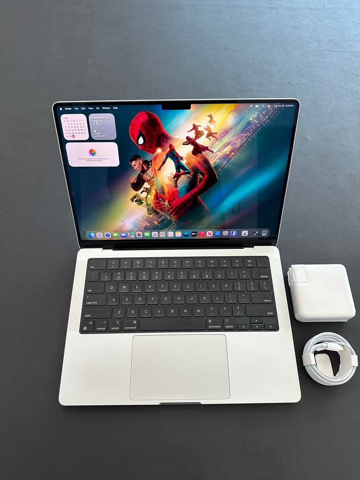 Macbook pro 14" 2023 / M3 / 8 RAM / 500 SSD