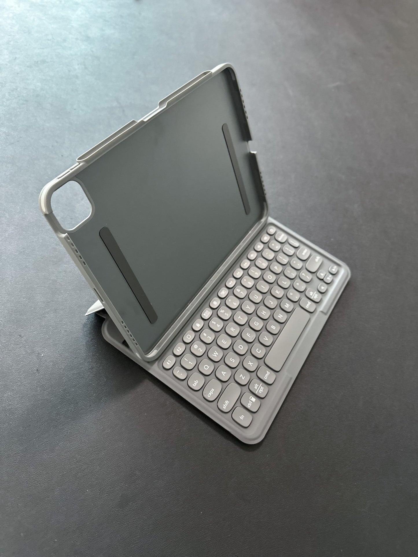 Teclado con Funda para iPad 11"