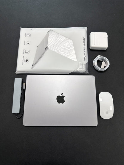 MacBook Air 13.6" 2022 / M2 / 16 RAM / 500 SSD