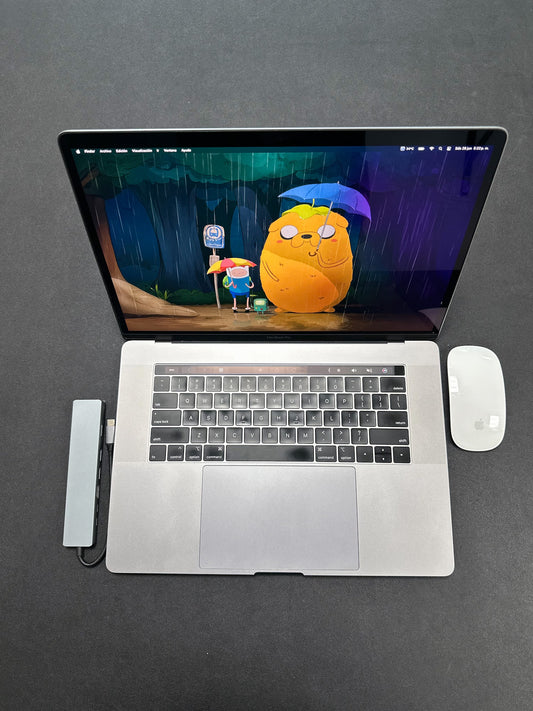 Macbook pro 15" 2019 / Core i7 / 32RAM / 250SSD