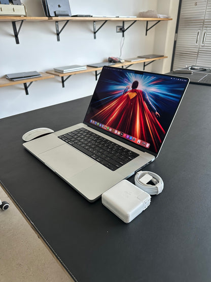 Macbook Pro 16" 2021 / M1 Pro / 16 RAM / 500 SSD