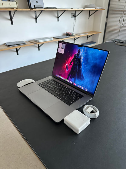 MacBook Pro 16" 2023 / M2 Pro / 16 RAM / 1TB SSD