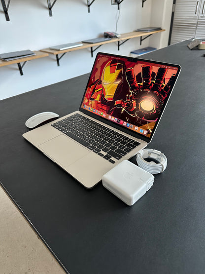 MacBook AIR 13” 2024 / M3 / 8 RAM / 250 SSD