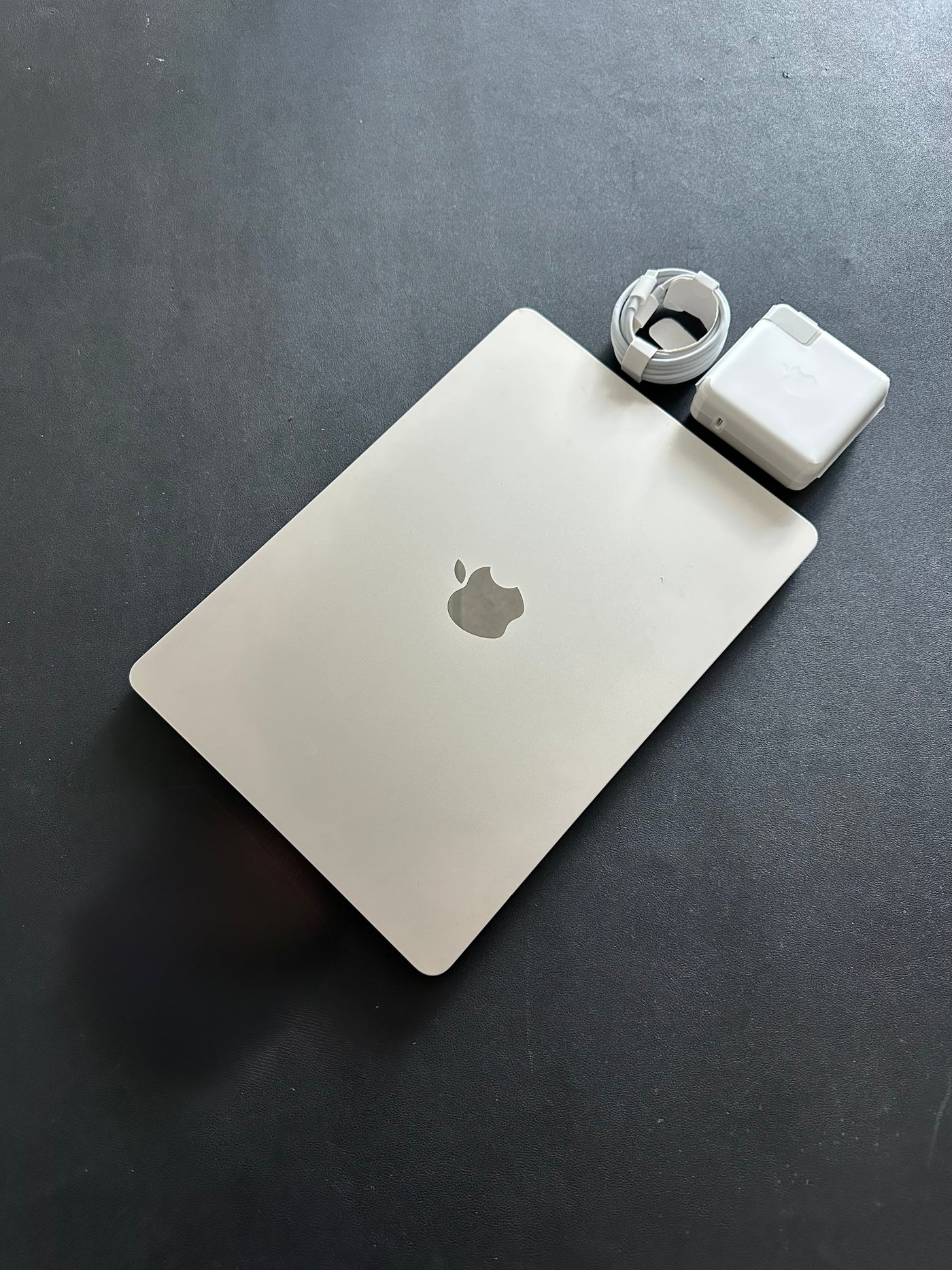 MacBook Air 13.6” 2024 / M3 / 8 RAM / 500 SSD