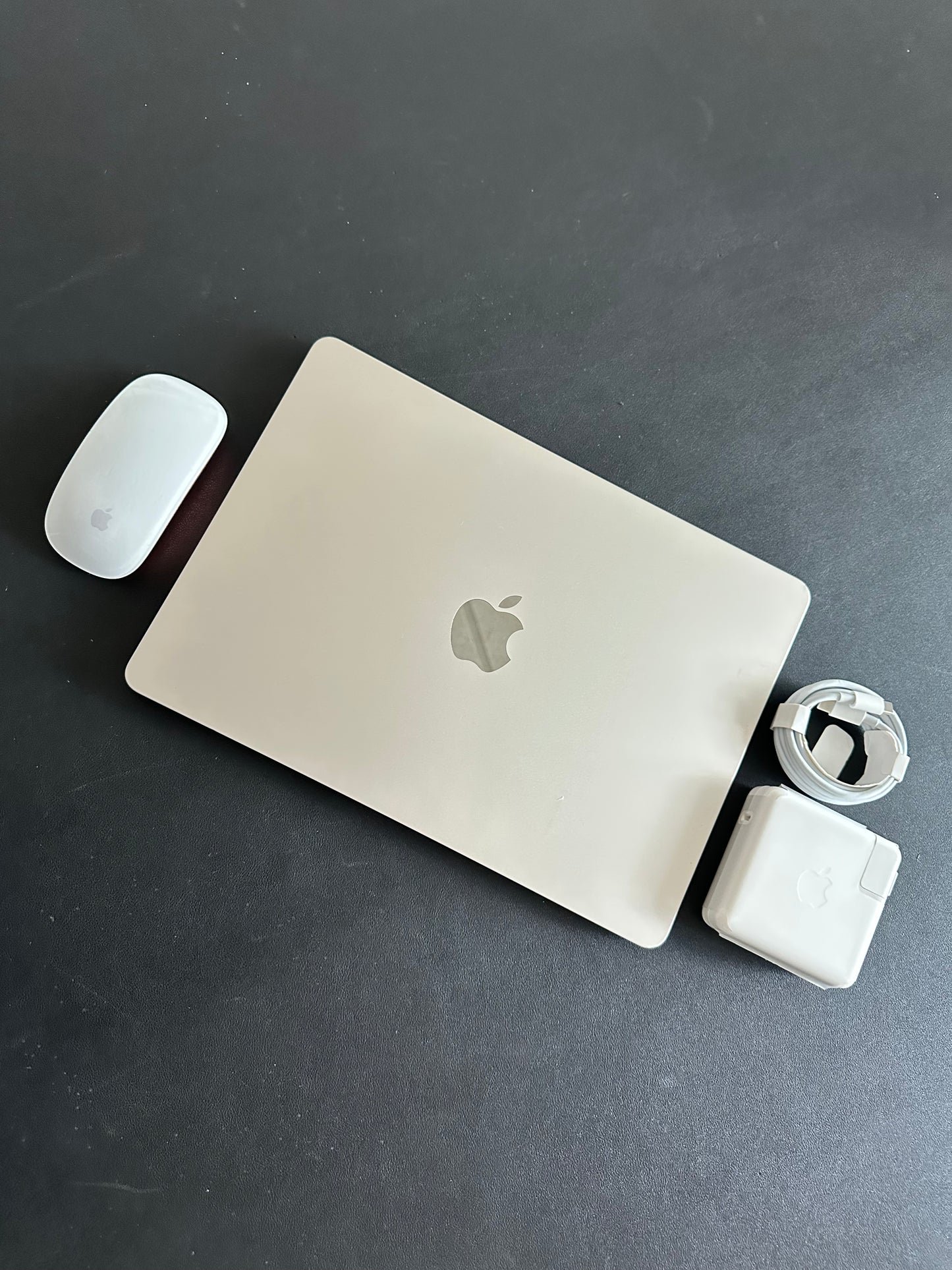 MacBook AIR 13” 2024 / M3 / 8 RAM / 250 SSD