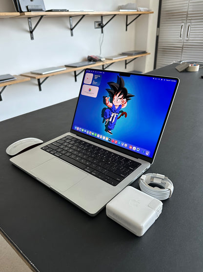 MacBook Pro 14" 2023 / M3 / 8 RAM / 500SSD