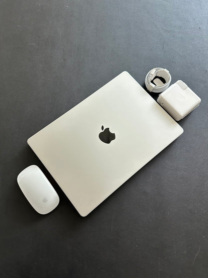 MacBook Pro 14" 2023 / M3 / 8 RAM / 500SSD
