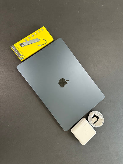MacBook Air 15" 2025 / M4 / 16 RAM / 250 SSD