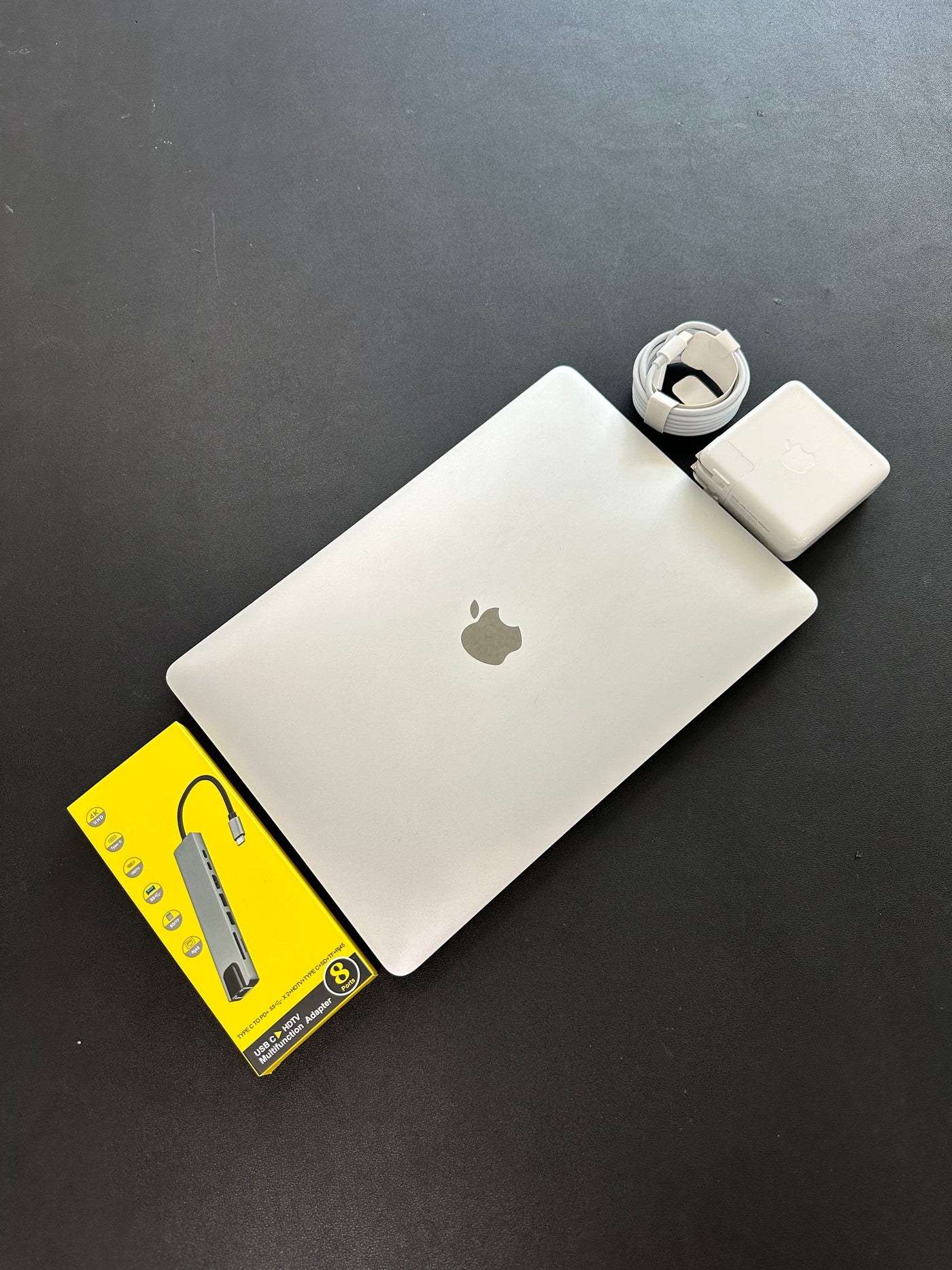 Macbook Air 13” 2020 / M1 / 8 RAM / 250 SSD