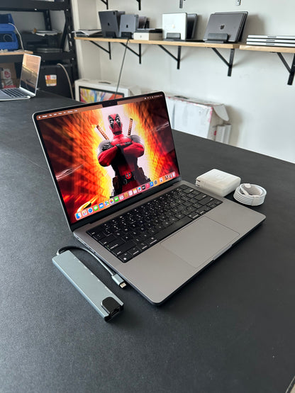 Macbook pro 14" 2021 / M1 Pro / 16 RAM / 500 SSD