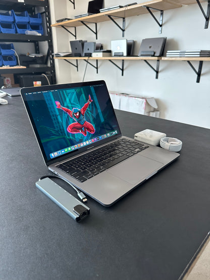 Macbook Pro 13" 2020 / M1 / 16RAM / 500SSD