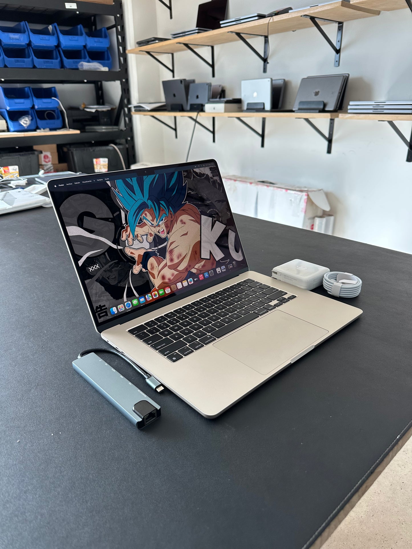 Macbook Air 15" 2023 / M2 / 8RAM / 250 SSD