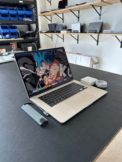 Macbook Air 15" 2023 / M2 / 8RAM / 250 SSD