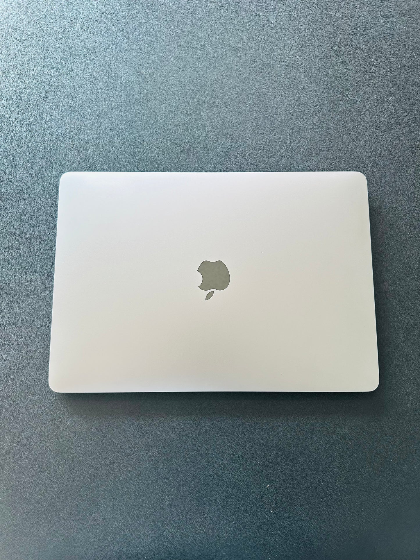 MacBook Air 13" 2020 / M1 / 8RAM / 250SSD