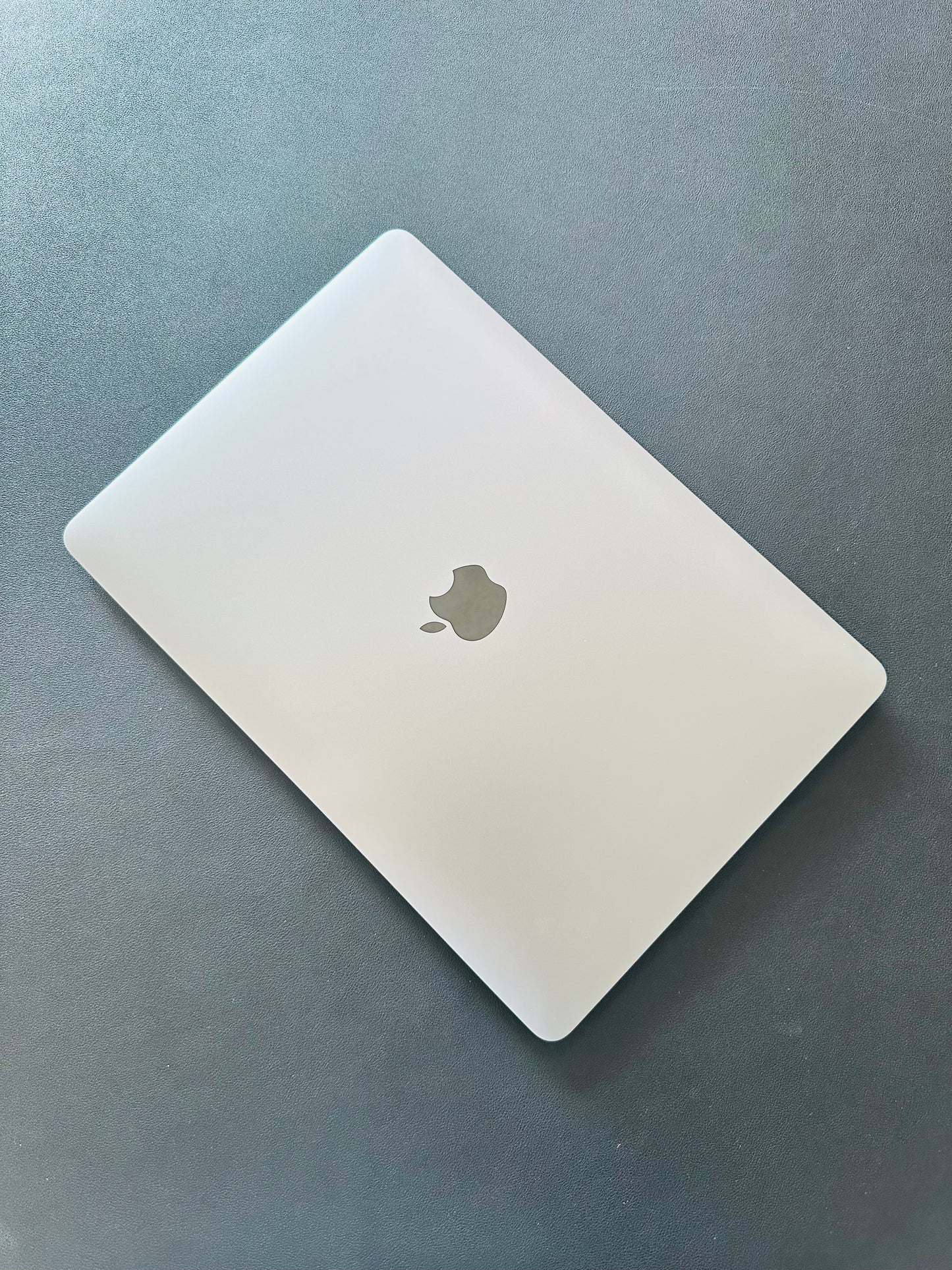 MacBook Air 13" 2020 / M1 / 8RAM / 250SSD