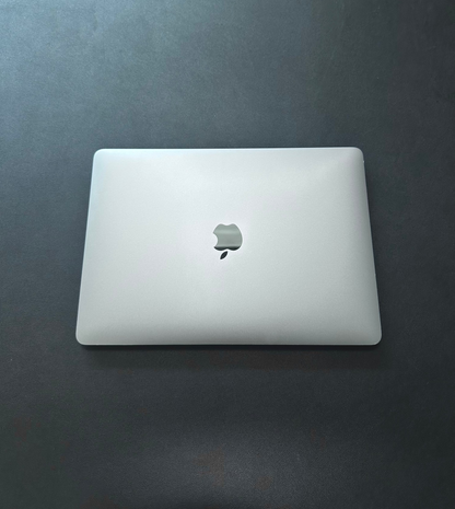 MacBook Pro 13" 2018 / Core i7 / 16RAM / 256SSD