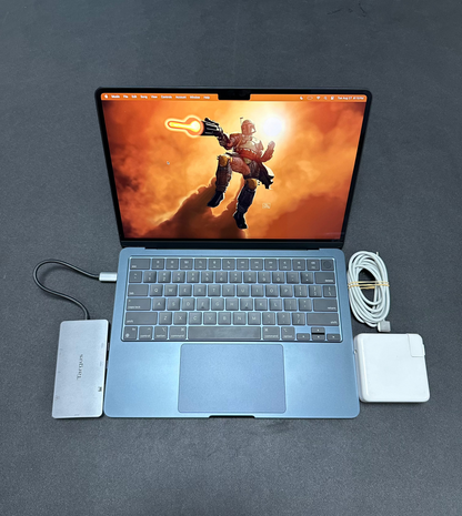 MacBook AIR 13” 2024 / M3 / 8 RAM / 250 SSD