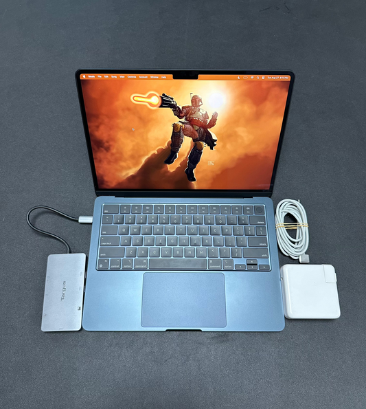 MacBook AIR 13” 2024 / M3 / 8 RAM / 250 SSD